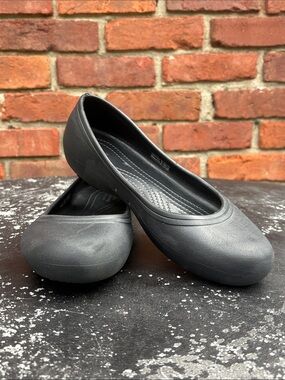 Women’s Crocs Brooklyn Classic Black Slip-On Ballet Flats. Size 8